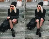Dziewczyna w czapce #WTF i okularach siedzi na schodach. Jej stylizację dopełnia czarna sukienka, buty i modna kabaretka.
